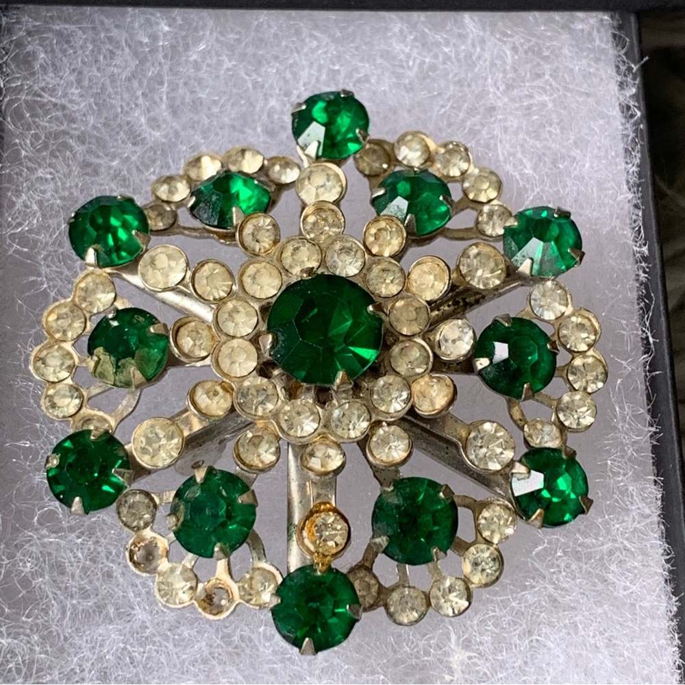 Vintage Emerald Rhinestone Brooch - Picture 2 of 9
